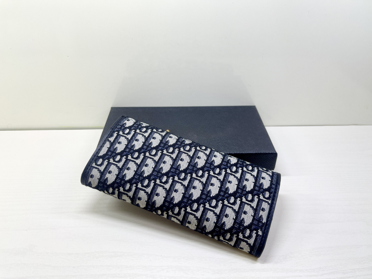 Oblique Saddle Wallet